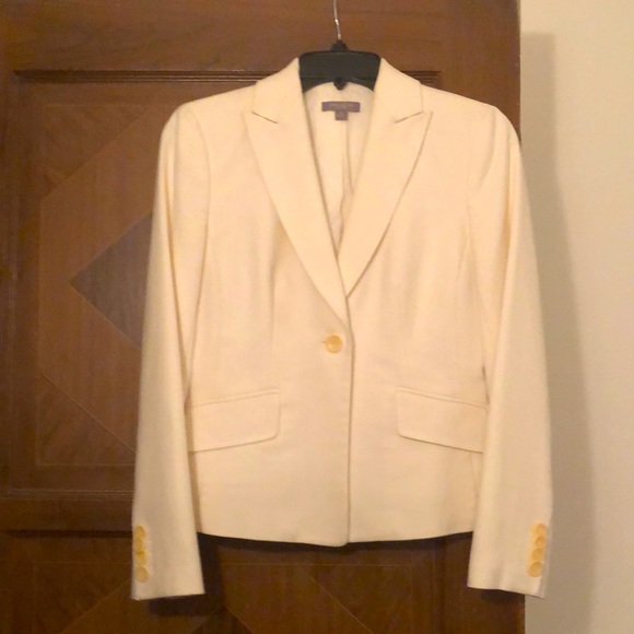 Women’s white suit. Perfect for work or wedding - Picture 1 of 6